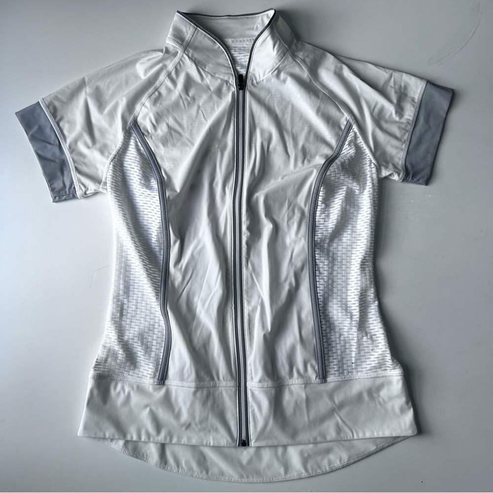 WOMEN'S ACTIVE WEAR ZIP UP TOP SIZE XS